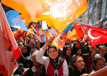 AKP'nin tek sorunu İstanbul'da değil: Parti içindeki kliklerin mücadelesi 2019'u tekrar yaşatabilir