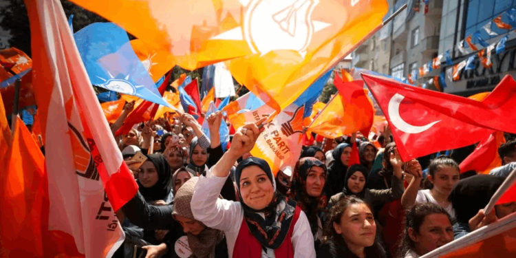 AKP'nin tek sorunu İstanbul'da değil: Parti içindeki kliklerin mücadelesi 2019'u tekrar yaşatabilir