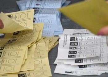 Anket: İki parti eriyor, iki parti yükselişte