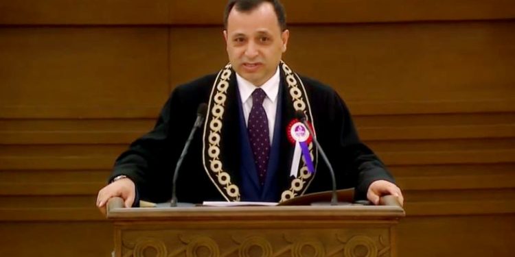 AYM Başkanı Zühtü Arslan: Uzaktan kumandalı yargı da yargıç da olmaz
