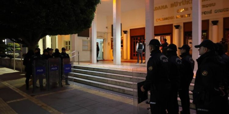 Adana Belediyesi’ne ‘zamanlaması manidar’ operasyon