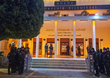 Adana Büyükşehir Belediyesi’ne rüşvet operasyonu: Çok sayıda kişi gözaltında