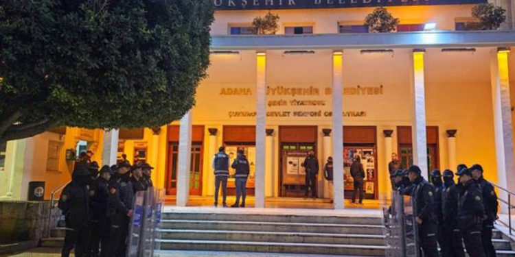 Adana Büyükşehir Belediyesi’ne rüşvet operasyonu: Çok sayıda kişi gözaltında