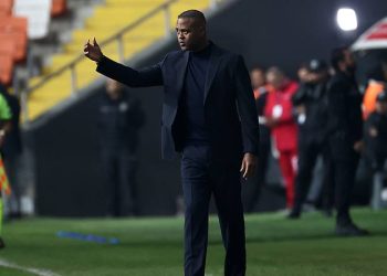 Adana Demirspor'da Kluivert'la yollar ayrıldı