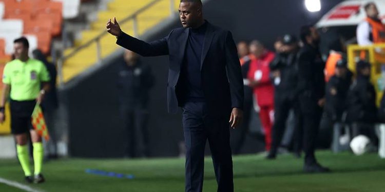 Adana Demirspor'da Kluivert'la yollar ayrıldı