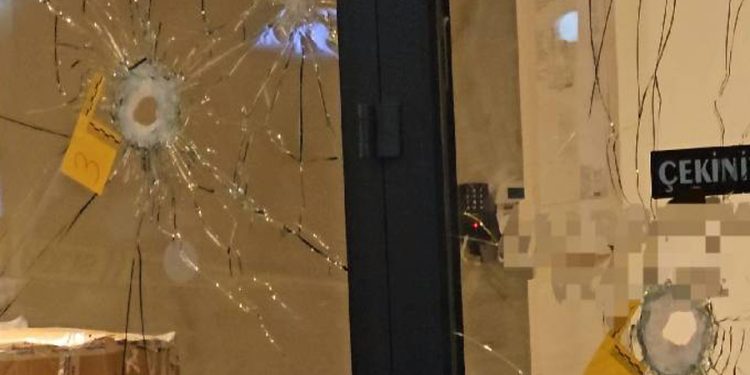 Adana’da Starbucks’a pompalı tüfekle saldırı