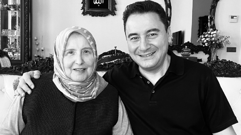 Ali Babacan'ın acı günü... Annesi Güneri Babacan hayatını kaybetti