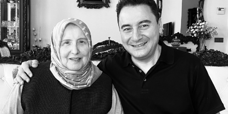 Ali Babacan'ın acı günü... Annesi Güneri Babacan hayatını kaybetti