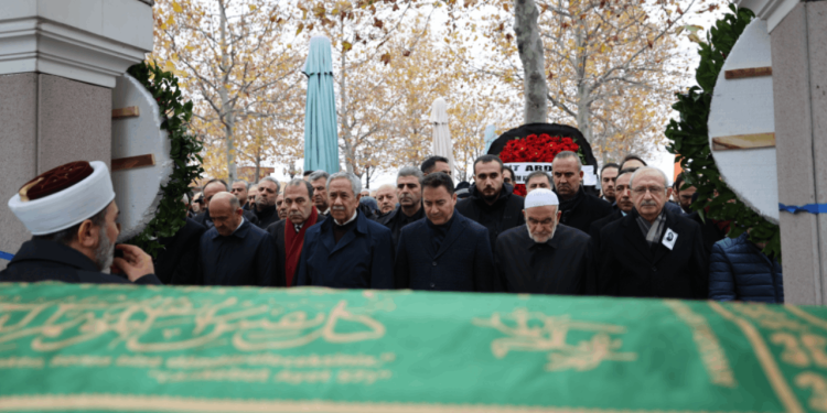 Ali Babacan’ın annesi Güner Babacan son yolculuğuna uğurlandı