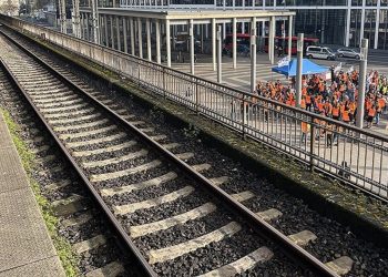 Almanya'da makinistler ve demir yolları çalışanları bir kez daha greve gidecek