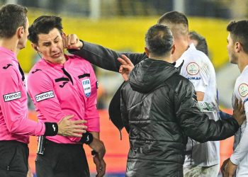 Ankaragücü Başkanı Faruk Koca'dan hakem Halil Umut Meler'e sahada yumruk ve tekmeli saldırı!
