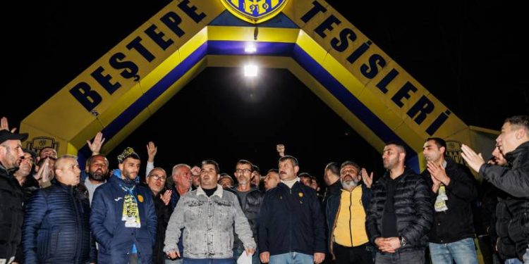 Ankaragücü taraftarından Faruk Koca'ya destek