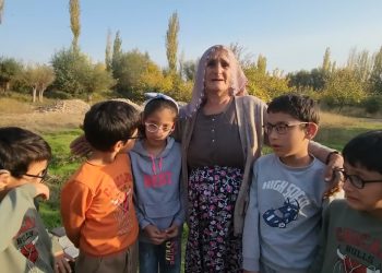 Anne ve babaları tutuklanan 6 kardeşin hikayesi KHK TV’de…