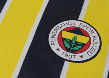Apar topar Fenerbahçe'den ayrıldı! Yıldız oyuncunun yeni takımı da belli