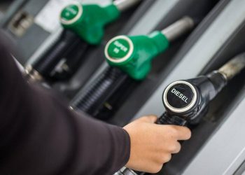 Aracı olanları isyan ettirecek zam yolda: Benzin ve motorinde 2024 tahminleri korkuttu