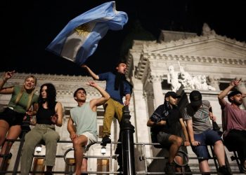 Arjantin'de Javier Milei'nin 'şok terapisi'ne karşı ilk büyük protesto: Binlerce işsiz sokağa döküldü