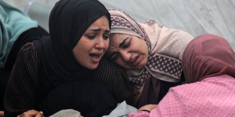BM yetkilisi Gazze’de El Aksa Hastanesi’ni ziyaret etti: ‘İsrail’in hava saldırıları azalmadı, tam anlamıyla bir kıyım var’