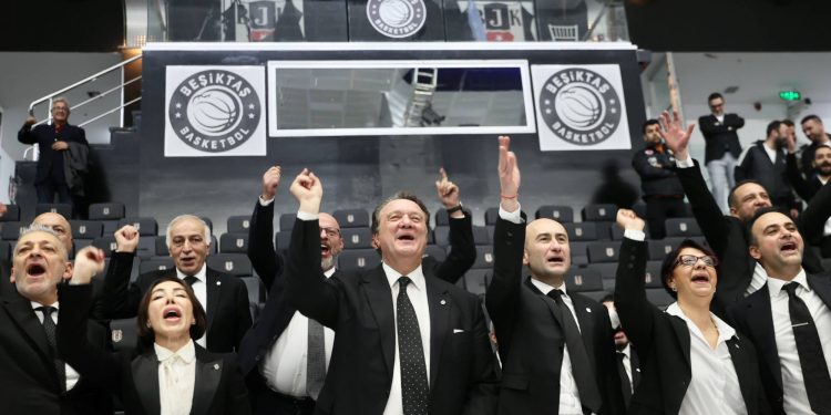 Beşiktaş'ın yeni başkanı Hasan Arat: Kazanan Beşiktaş oldu