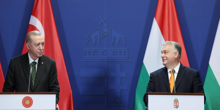 Budapeşte'de iki liderden ortak açıklama; Orban'ın "Vize" desteği Erdoğan'ın yüzünü güldürdü