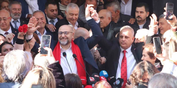 Buğra Gökce adım adım İzmir Belediye Başkanlığı’na yürüyor…