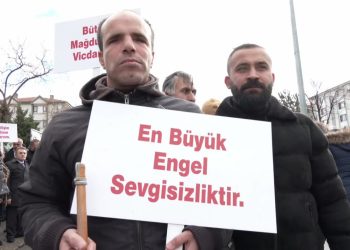 CHP Ankara İl Başkanlığı'ndan engellilerin sesini duyurmak için 'yalın ayak' yürüyüş