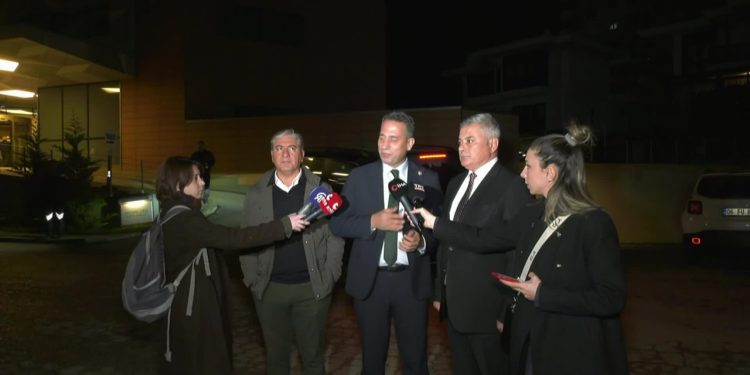 CHP heyetinden Halil Umut Meler'e ziyaret: 'Kendisinden tek bir ricamız oldu'