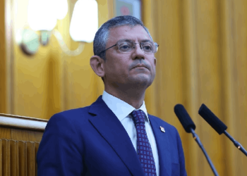 CHP lideri Özel'den çağrı: Atatürk fotoğrafları ve Türk bayraklarıyla takımlarımızı karşılayalım