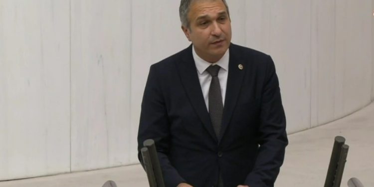 CHP'li Özçağdaş bütçe görüşmelerinde konuştu, eğitimdeki çöküşü anlattı: 'Yaz boz tahtasına döndü'