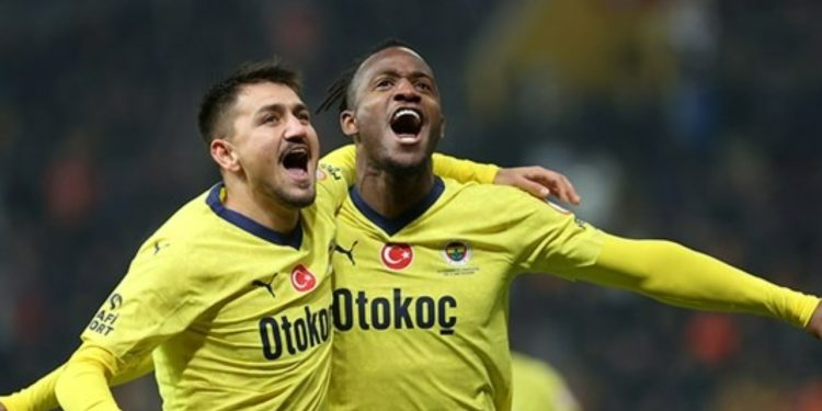 Çekişmeli maçın galibi Fenerbahçe oldu
