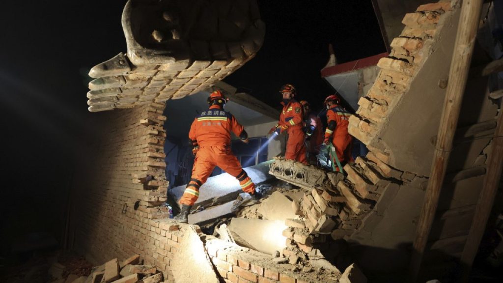 Çin'de 6,2 büyüklüğünde deprem: En az 118 ölü, onlarca yaralı