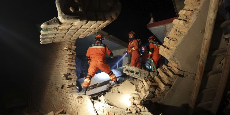 Çin'de 6,2 büyüklüğünde deprem: En az 118 ölü, onlarca yaralı