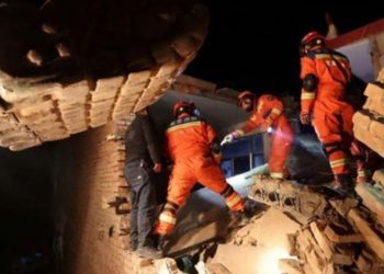 Çin’deki depremde 131 kişi öldü