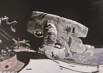 Çin'in taykonot ekibi Uzay'da ilk yürüyüşünü yaptı