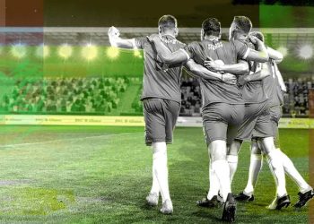 Cinsel saldırıyla suçlanan futbolcular ve bir teknik direktör görevlerine devam ediyor