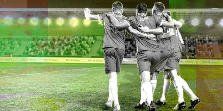 Cinsel saldırıyla suçlanan futbolcular ve bir teknik direktör görevlerine devam ediyor