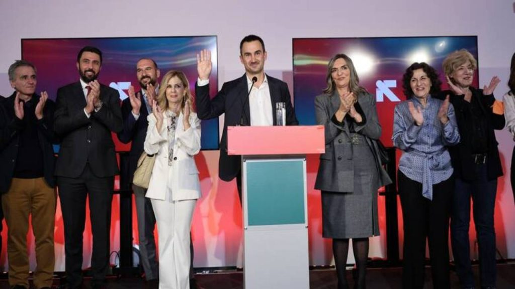 Çipras sonrası SYRIZA'da kopuşlar sürüyor; 11 vekil partiden ayrılarak Meclis'te yeni grup kurdu