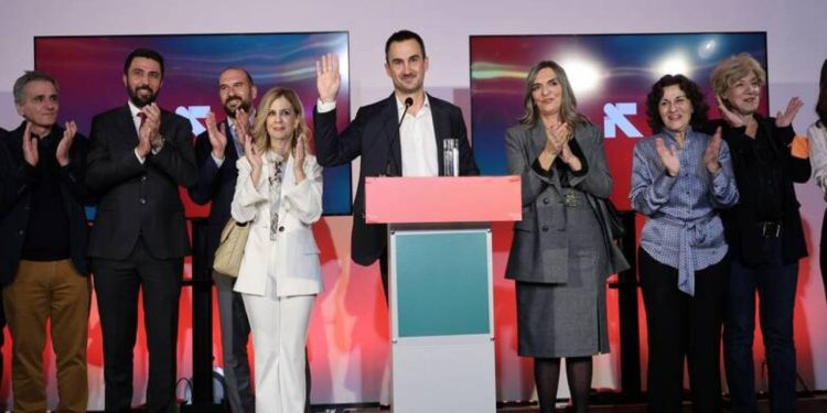 Çipras sonrası SYRIZA'da kopuşlar sürüyor; 11 vekil partiden ayrılarak Meclis'te yeni grup kurdu