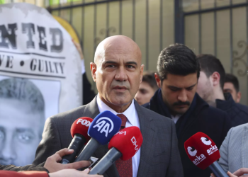 İYİ Partililer Somali Büyükelçiliği önünde!