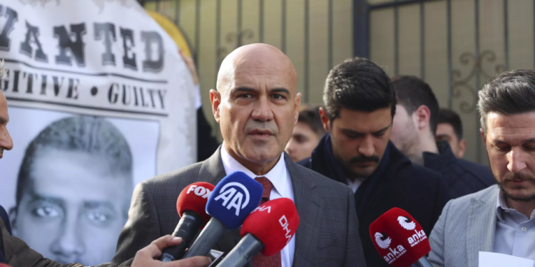 İYİ Partililer Somali Büyükelçiliği önünde!