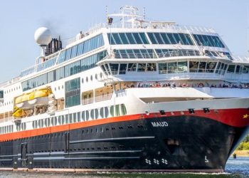 Cruise gemisi MS Maud Kuzey Denizi'nde fırtınaya yakalandı