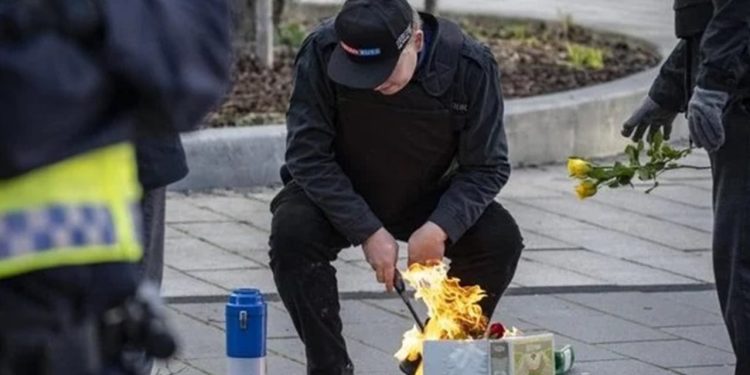 Danimarka'da kutsal kitapların yakılmasını yasaklayan kanun tasarısı kabul edildi