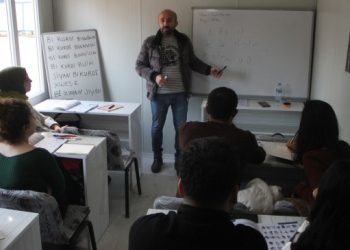 Depremin vurduğu Semsûr’da Kürtçe kursları başladı