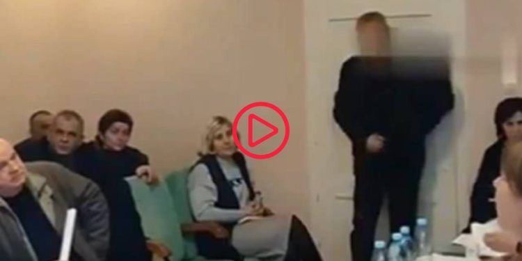 Dünya, Ukrayna köy meclisi toplantısında bir üyenin diğerlerini el bombasıyla havaya uçurmasını konuşuyor
