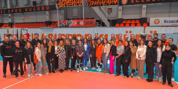 Dünya şampiyonu olan Eczacıbaşı Dynavit'e, stil sponsoru Beymen Club'dan tebrik ziyareti