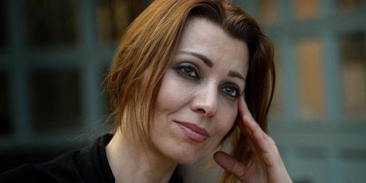 Elif Şafak, İngiltere kraliçesinin konuğu olacak