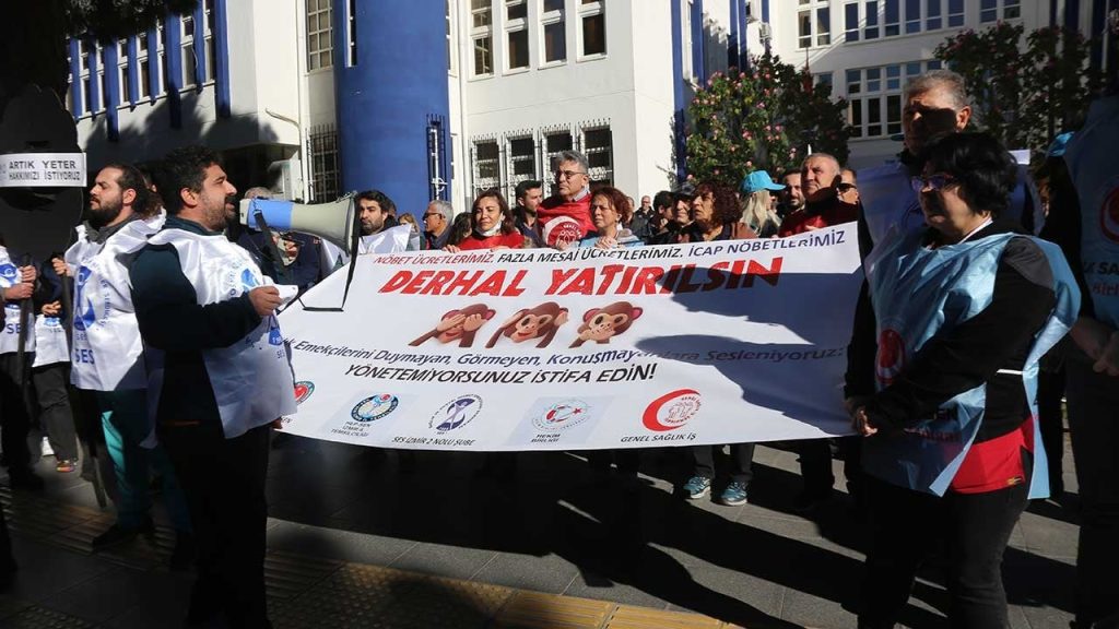 Ege Üniversitesi'ndeki sağlık emekçileri ödeme yapılmazsa iş bırakacak