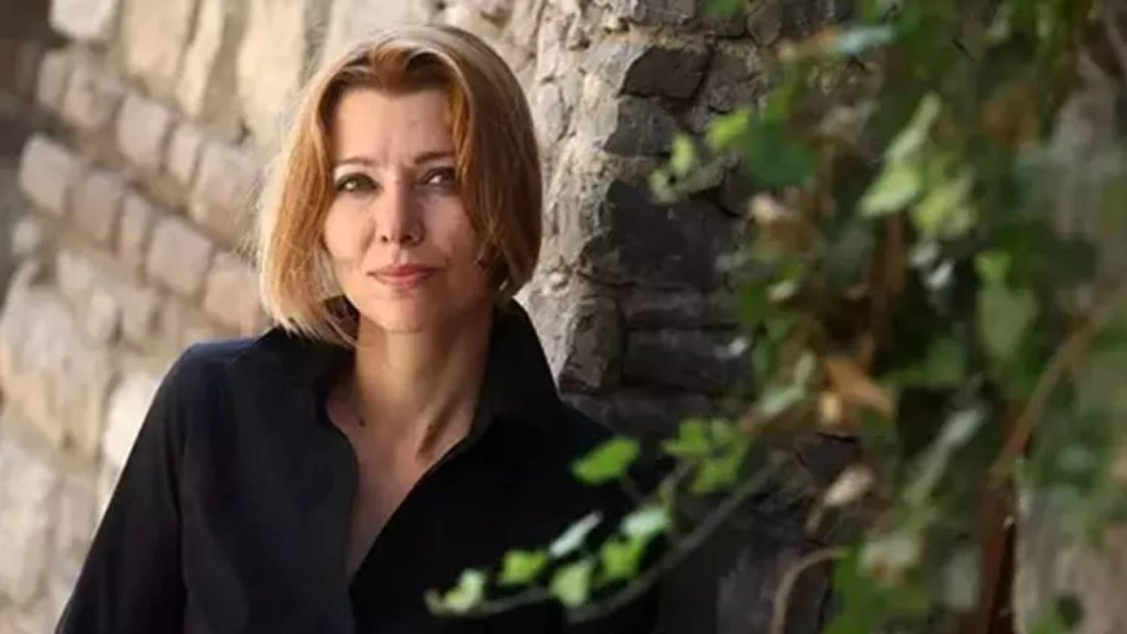 Elif Şafak, Kraliçe Camilla'nın konuğu olacak