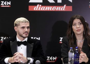 Elimdeki Türk bayrağıyla, ay yıldızı her yerde taşıyarak bize gösterilen sevginin karşılığını ödemeye çalışıyoruz