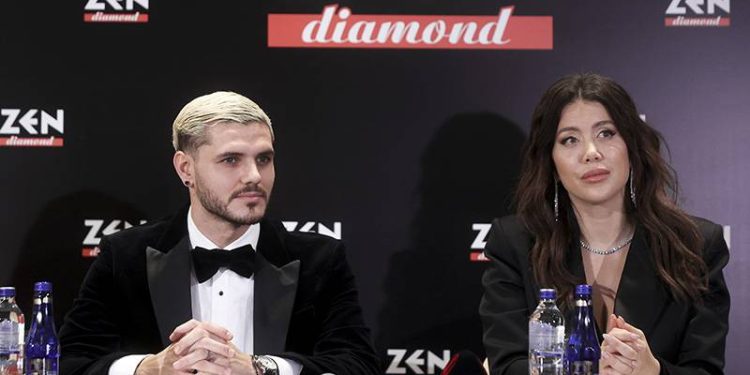 Elimdeki Türk bayrağıyla, ay yıldızı her yerde taşıyarak bize gösterilen sevginin karşılığını ödemeye çalışıyoruz