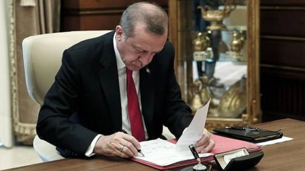 Erdoğan kolları sıvadı: AKP'de başkan adayları 3 madde etrafında belirlenecek